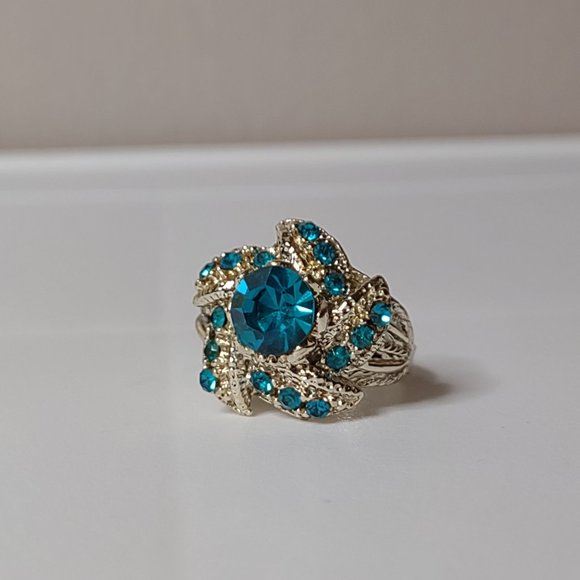 Size 7 Gold Tone Ring With Greenish Blue Plastic Stones - Picture 1 of 9